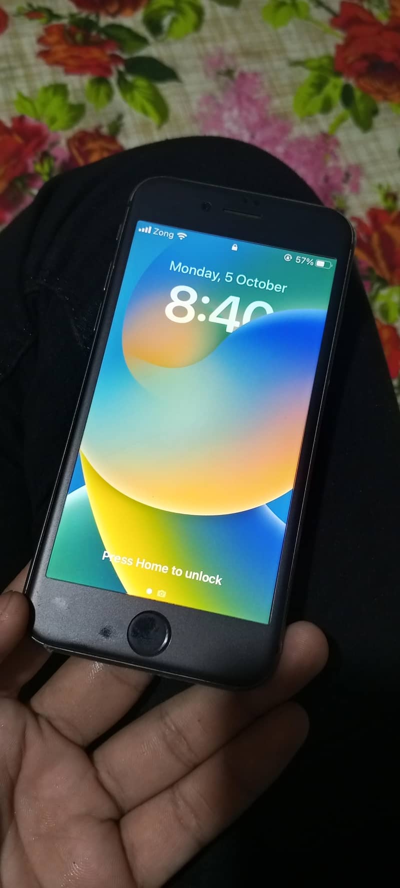Apple iPhone 8 1