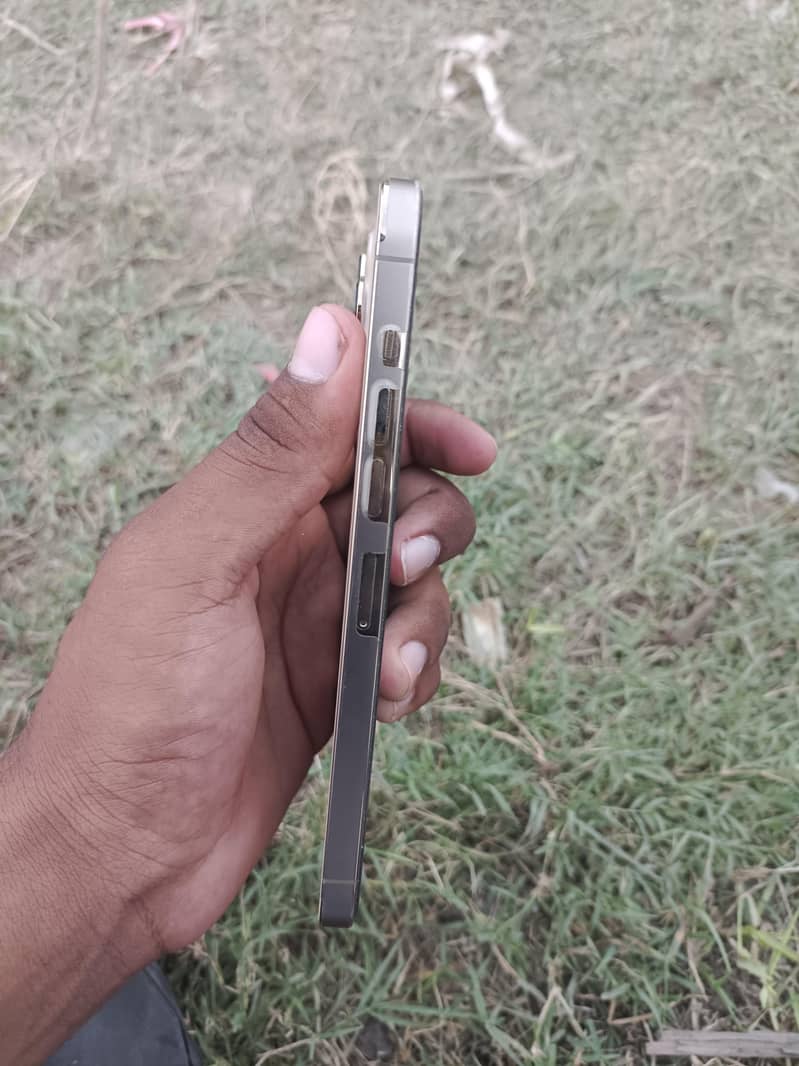 Apple iPhone 13 Pro Max 1
