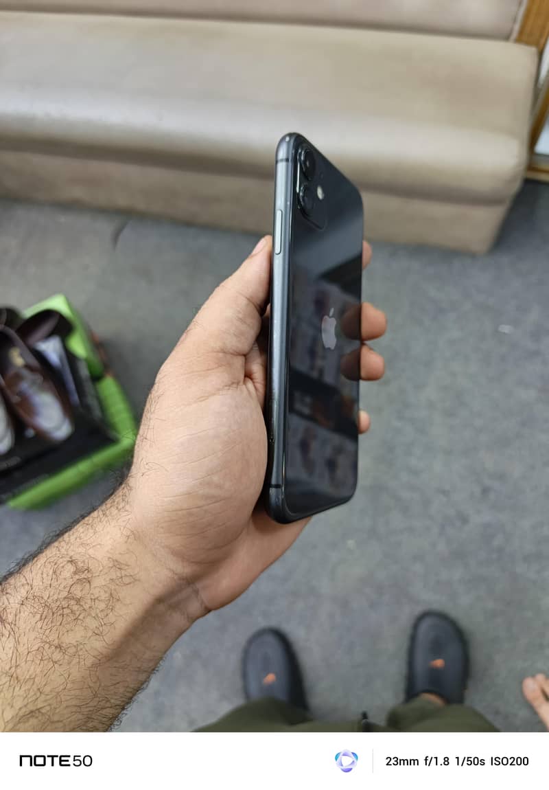 Apple iPhone 11 3