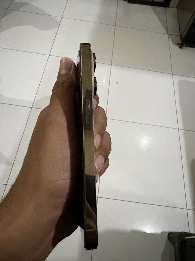 Apple iPhone 14 Pro 2