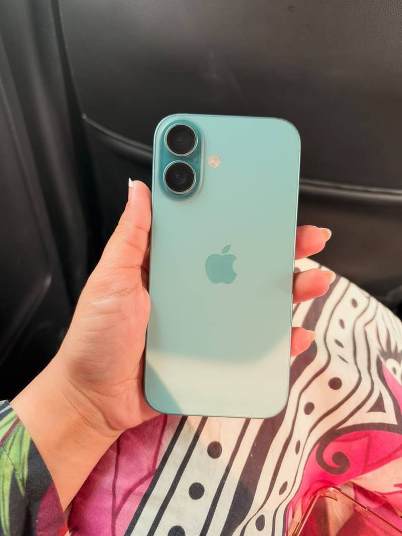 Apple iPhone 16 0