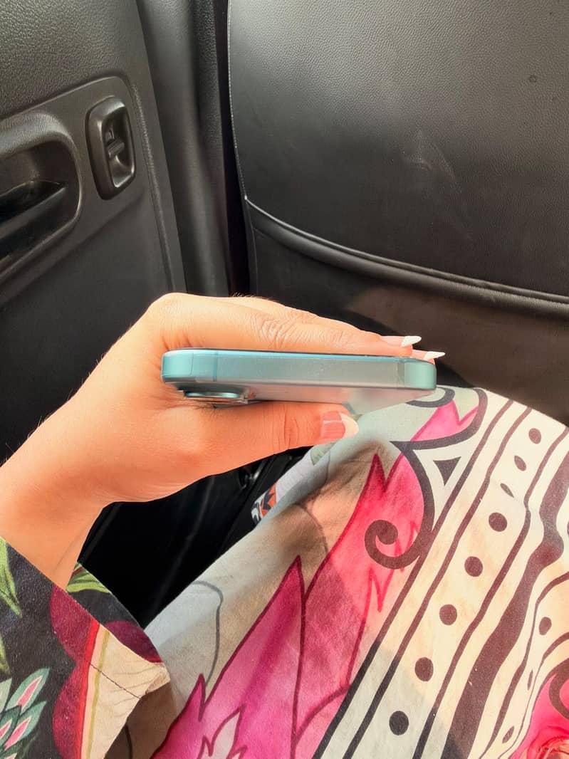 Apple iPhone 16 1