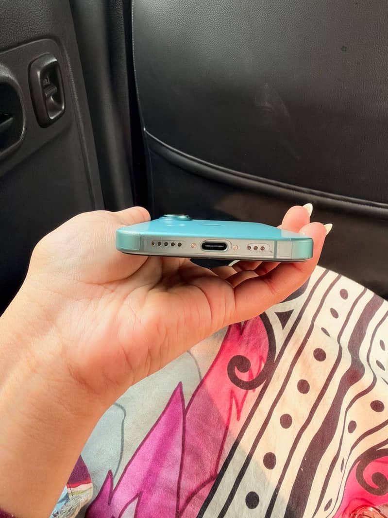 Apple iPhone 16 5