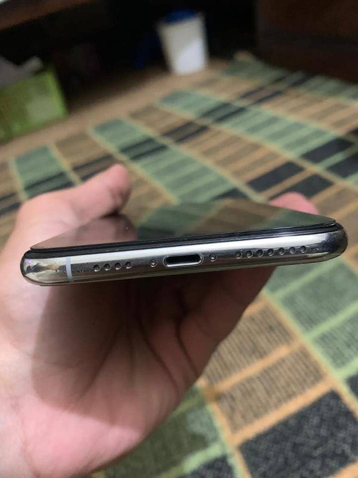 Apple iPhone XS Max 3