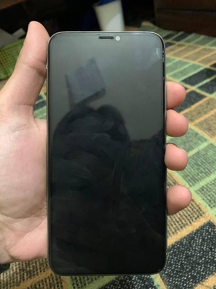 Apple iPhone XS Max 4