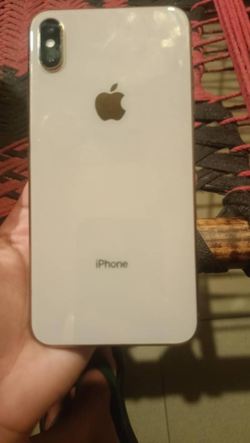 Apple iPhone XS Max 3