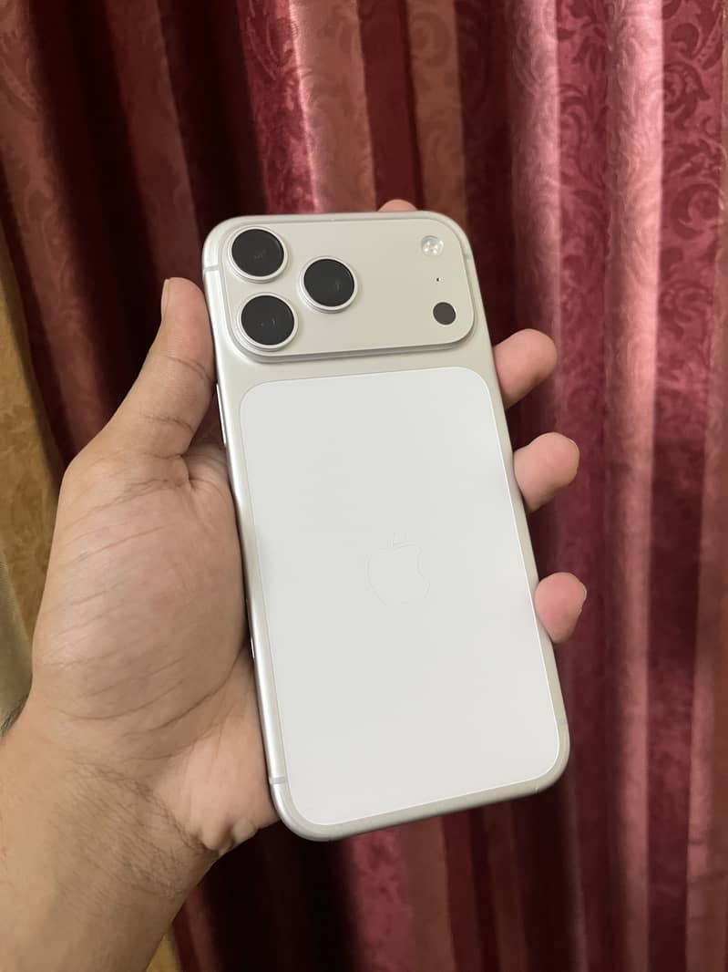 Apple iPhone 17 Pro Max 2