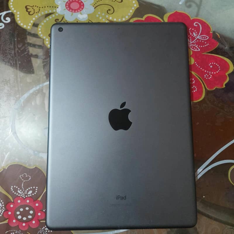 iPad 8 th gen with box 1
