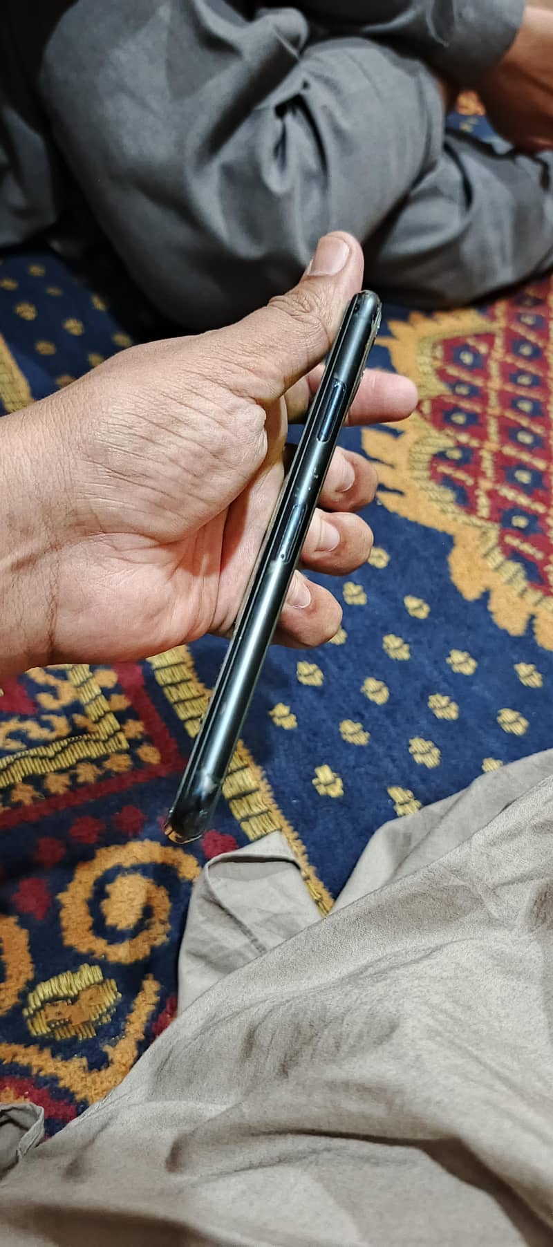 Apple iPhone 11 Pro Max 2