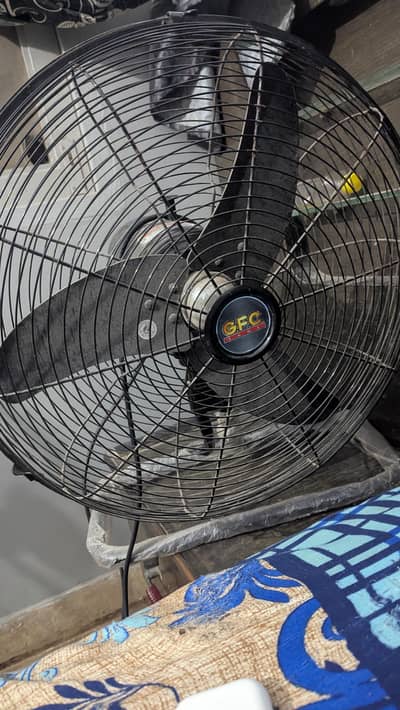 GFC 18 inch bracket fan just like new