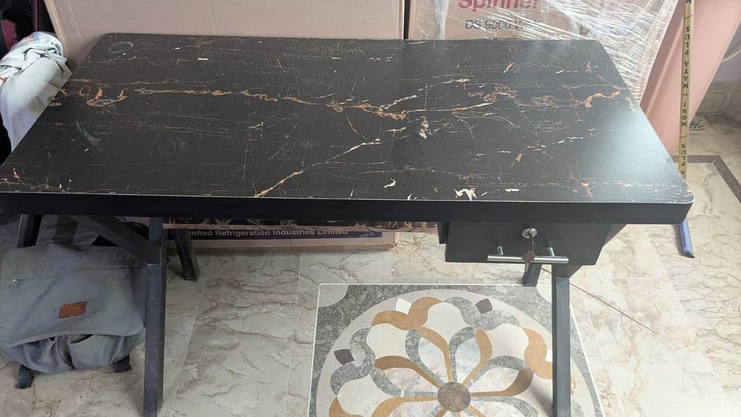 Computer table for sale 1