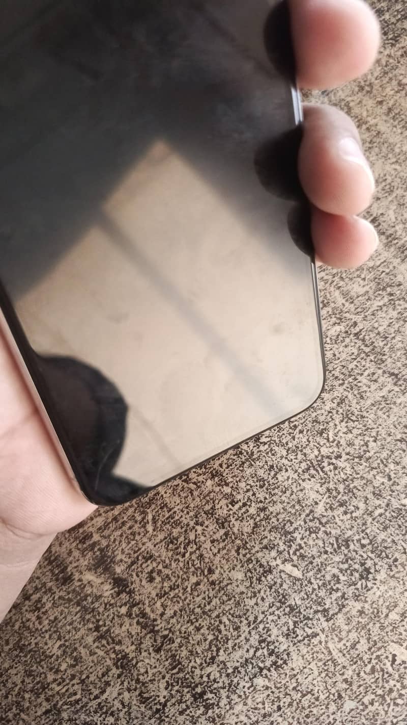Apple iPhone 11 Pro 4