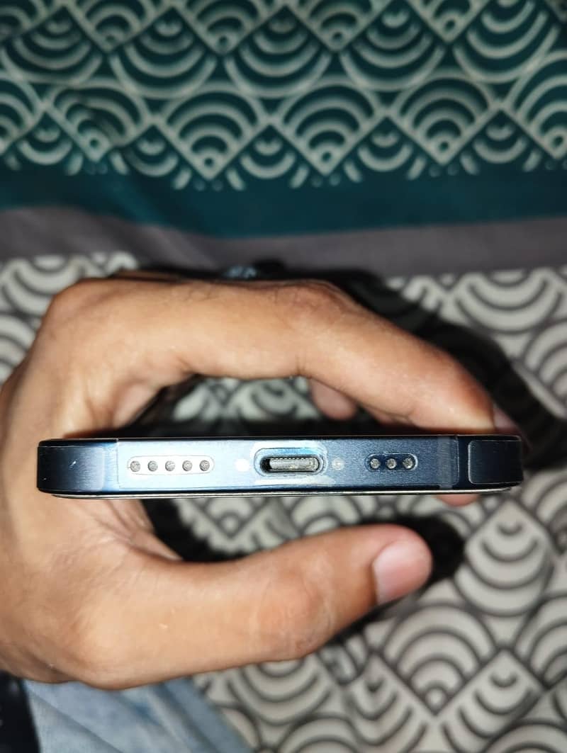 Apple iPhone 12 1