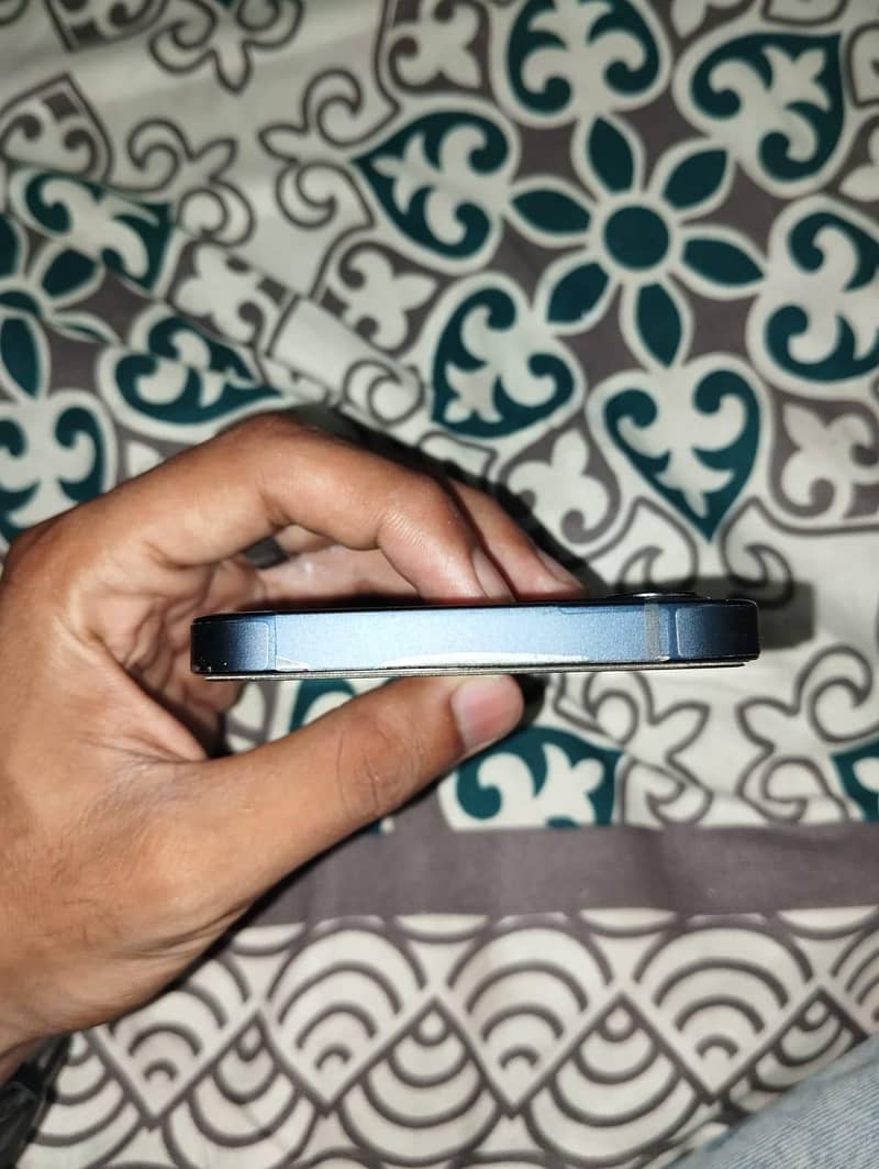 Apple iPhone 12 6