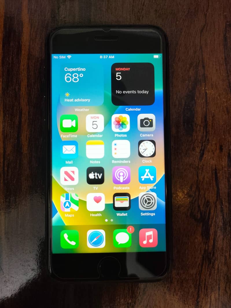 iPhone 8 water pack 10/10 condition 1