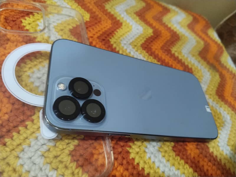 Apple iPhone 13 Pro Max 1