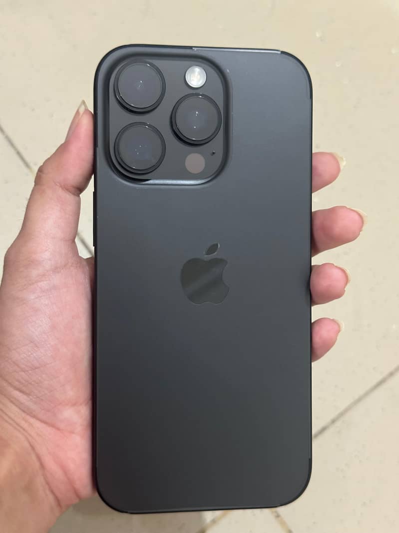 Apple iPhone 16 Pro 1