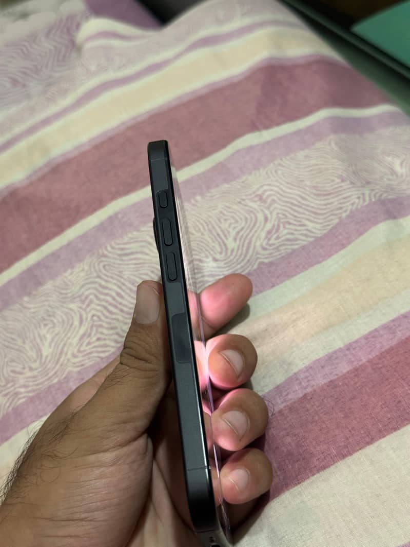 Apple iPhone 16 Pro 2