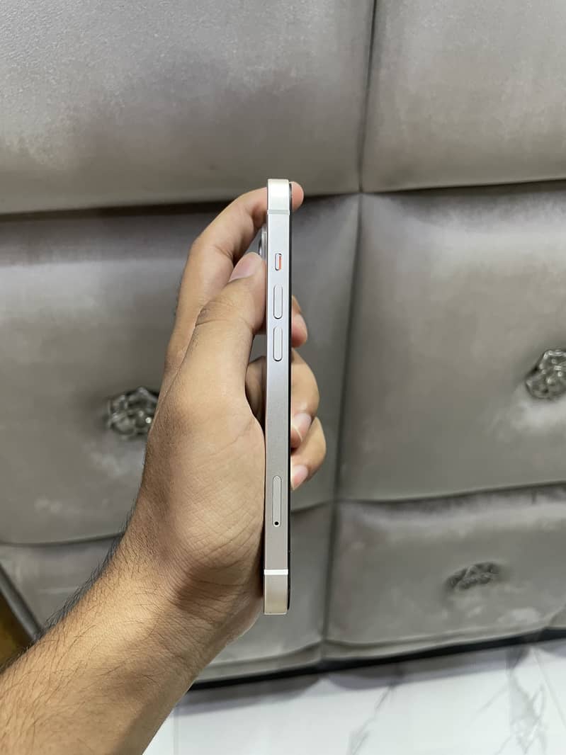 Apple iPhone 13 4