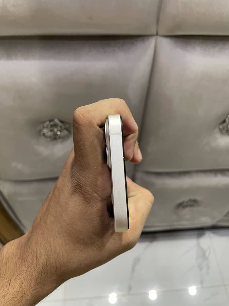 Apple iPhone 13 5