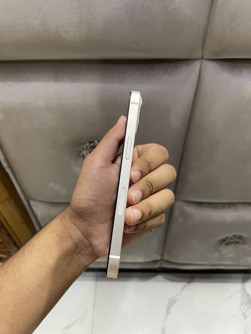 Apple iPhone 13 7