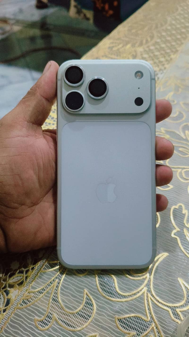 Apple iPhone 17 Pro Max 2
