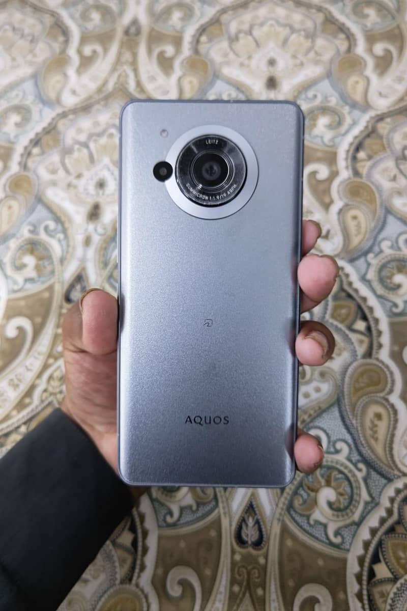 Sharp Aquos R8s pro 1