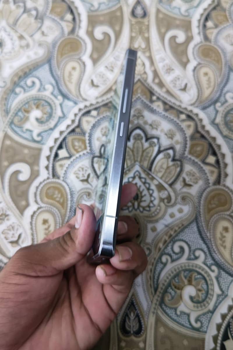 Sharp Aquos R8s pro 5