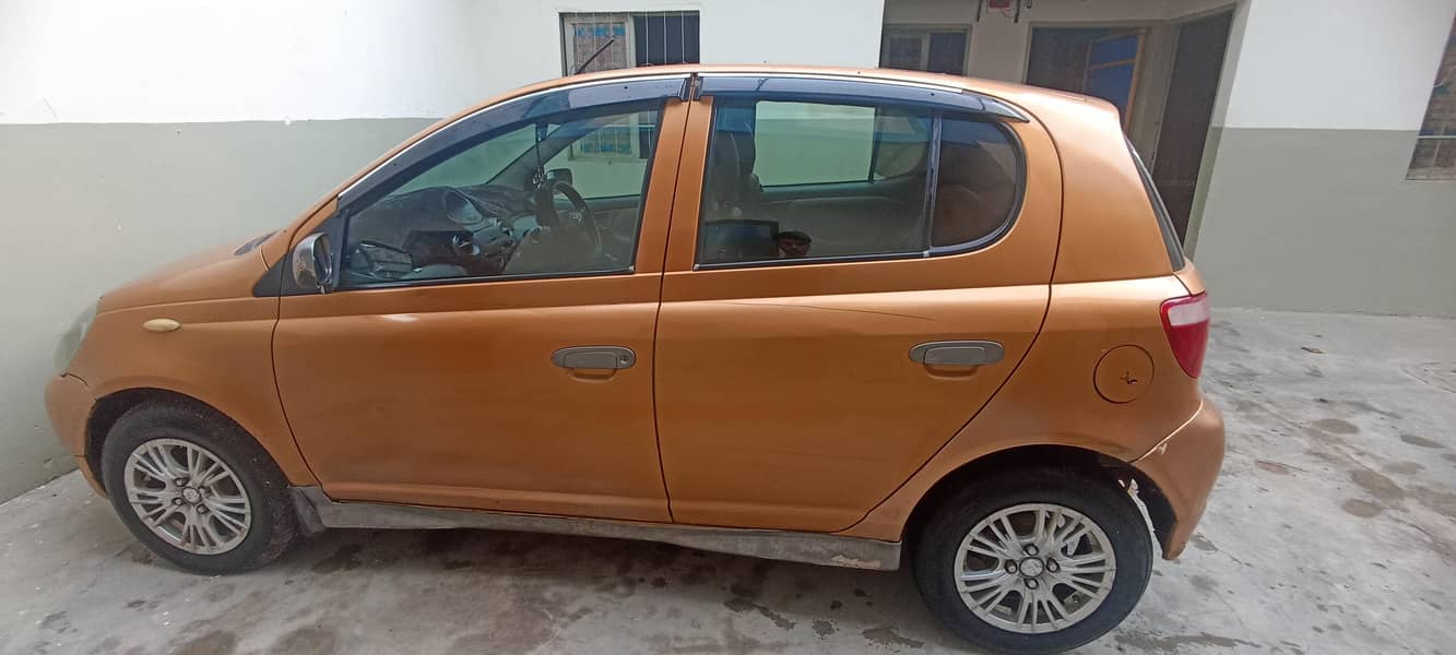 Toyota Vitz 2000 1