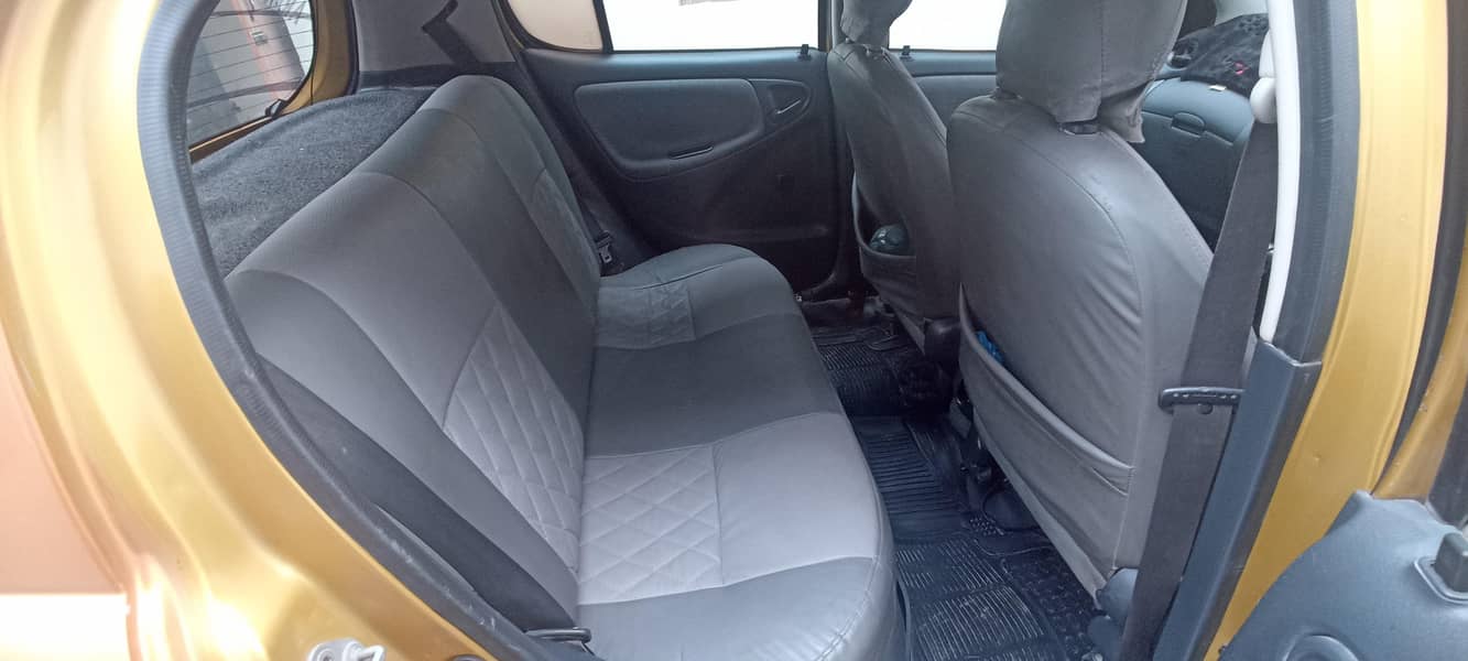 Toyota Vitz 2000 3