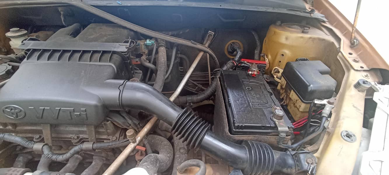 Toyota Vitz 2000 5