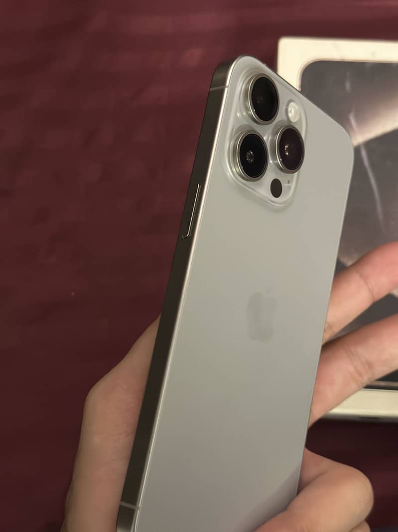 Apple iPhone 15 Pro Max 0