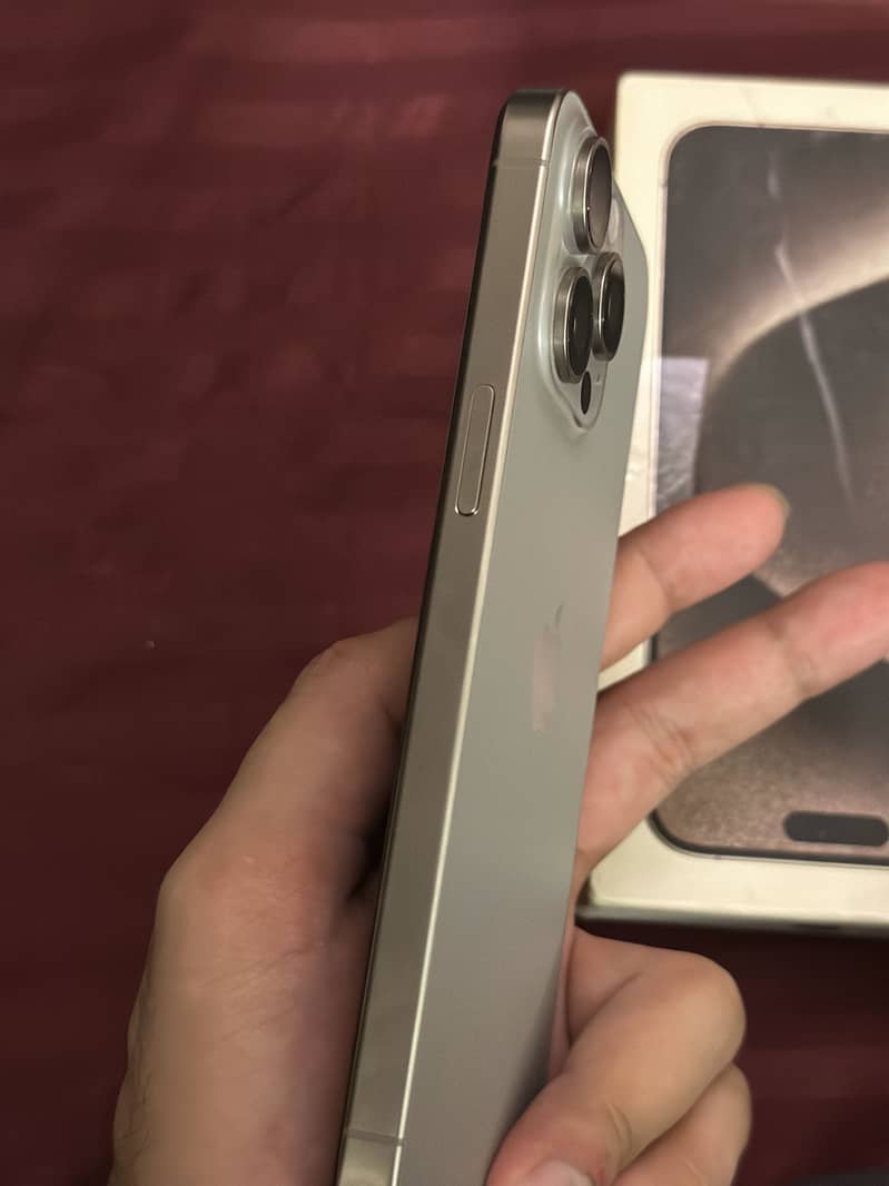 Apple iPhone 15 Pro Max 2