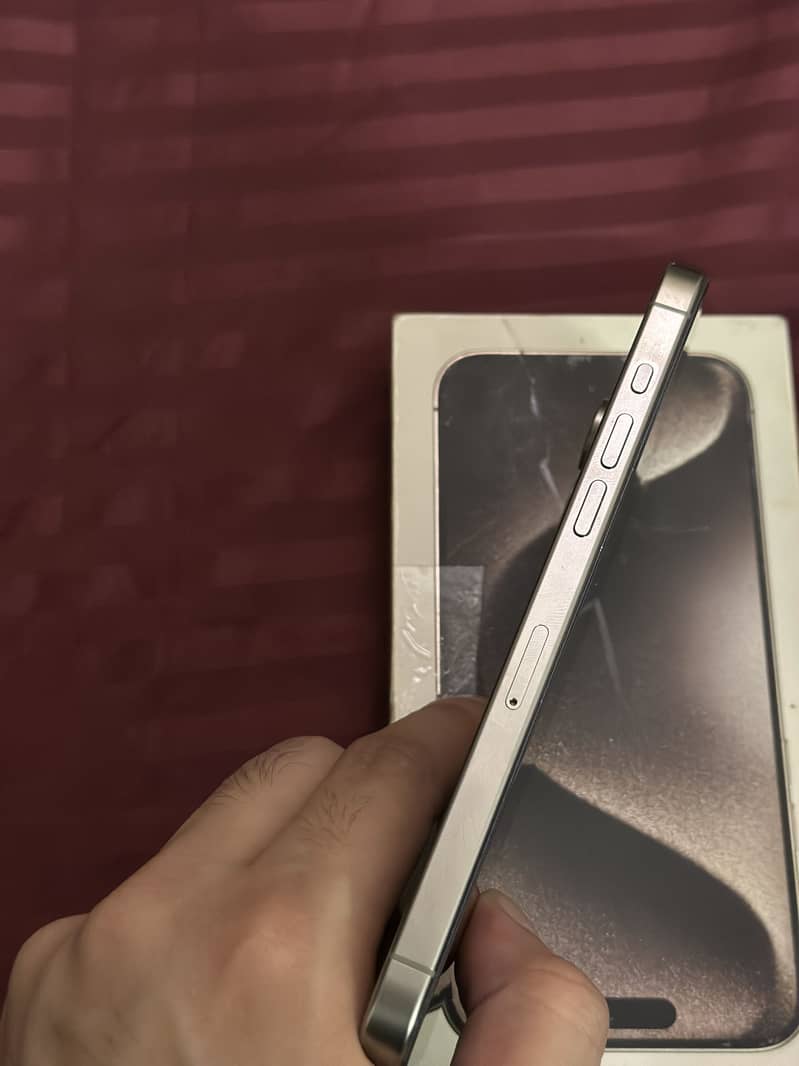 Apple iPhone 15 Pro Max 4