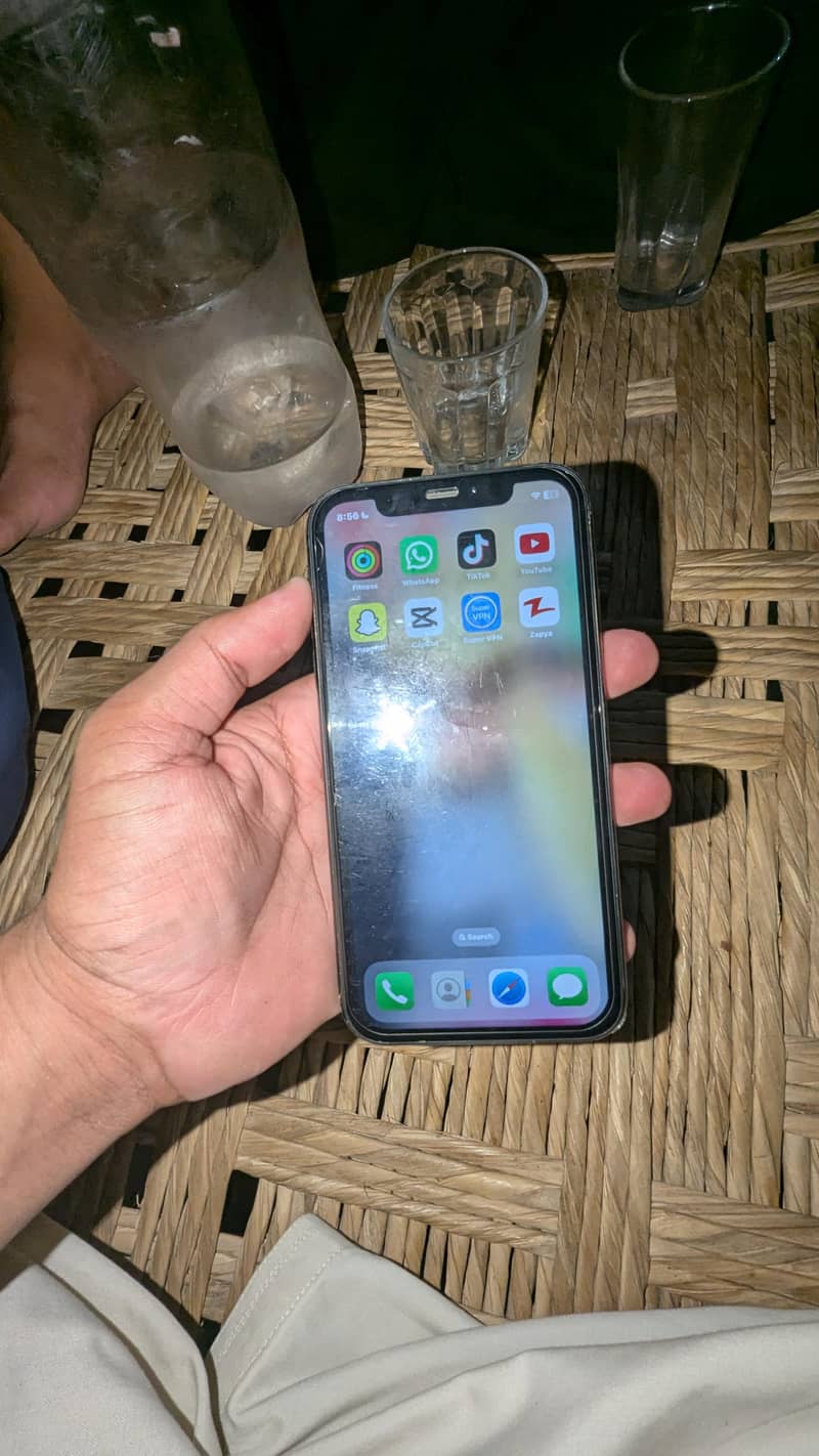 Apple iPhone XR 0
