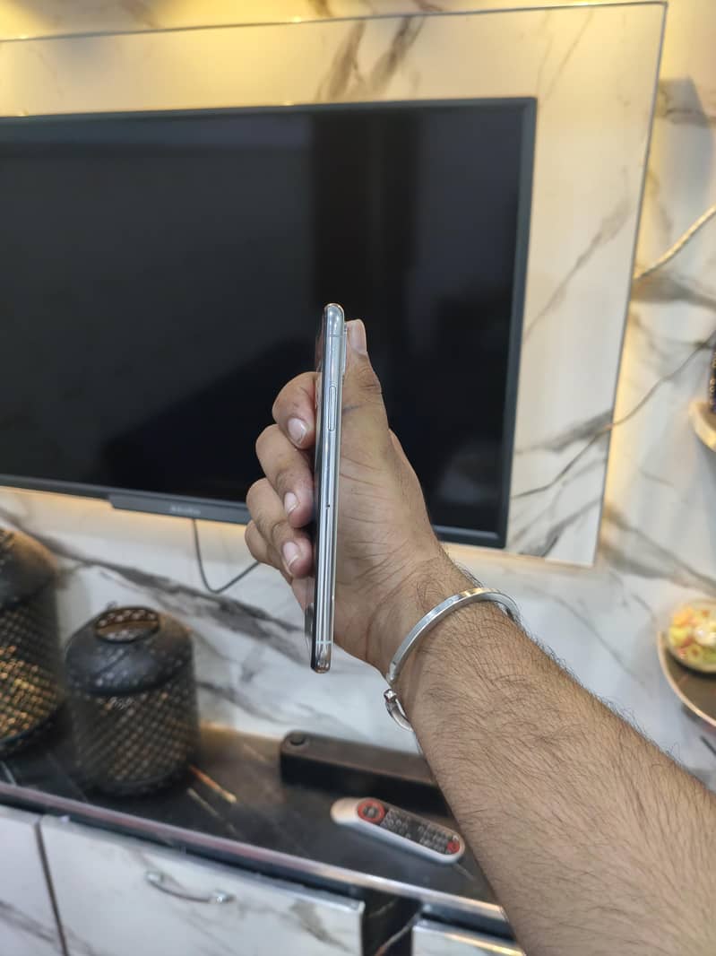 Apple iPhone XS 5