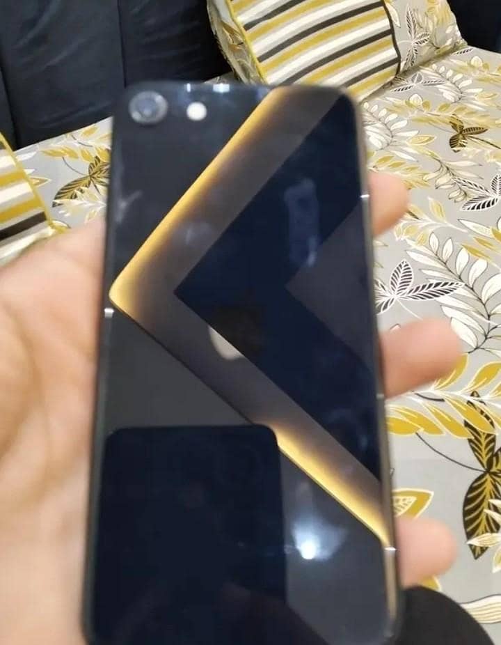 Apple iPhone SE 3 2