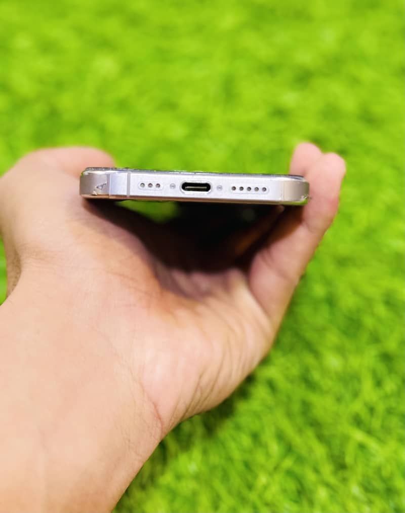 Apple iPhone 15 Pro 7