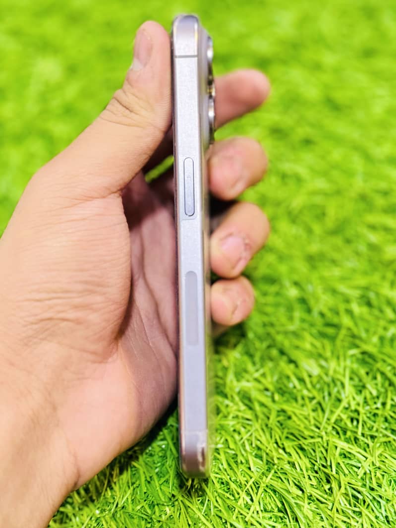 Apple iPhone 15 Pro 9