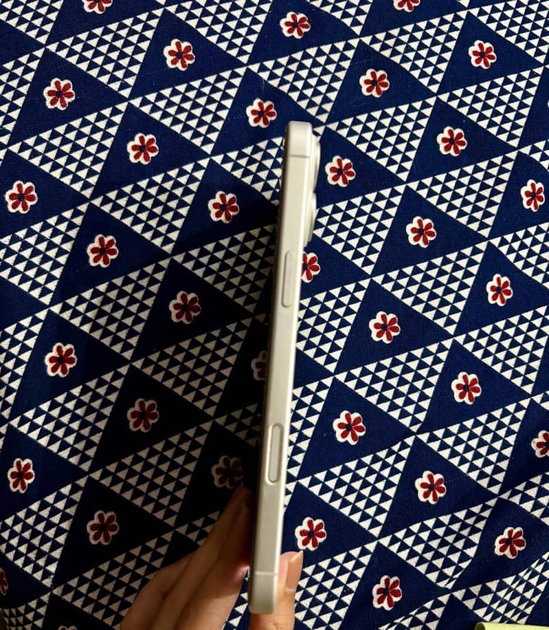 Apple iPhone 16 Plus 3