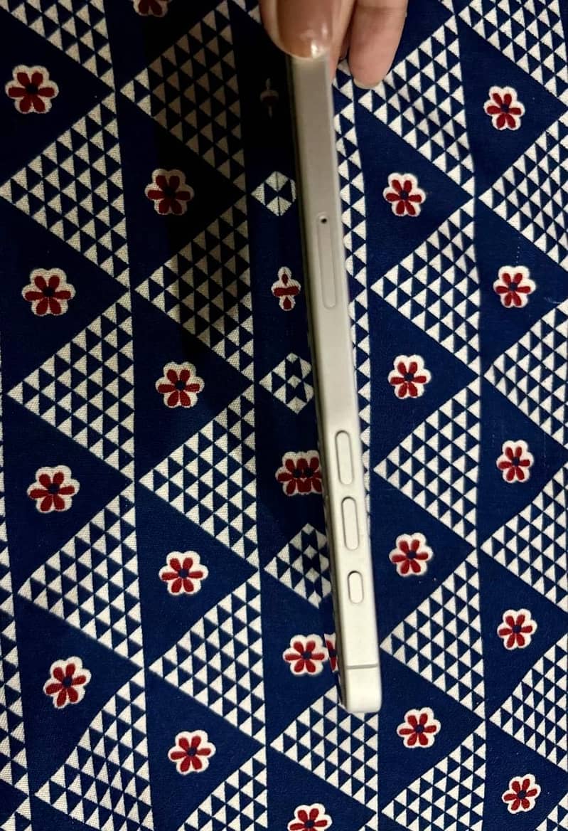 Apple iPhone 16 Plus 4