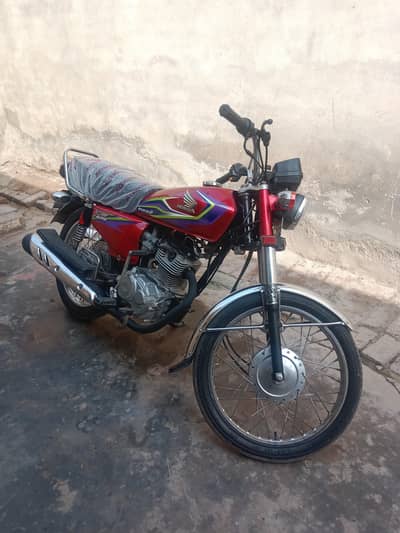 125 . . . 2017 new condition tayer new har cheez ok engine good . .