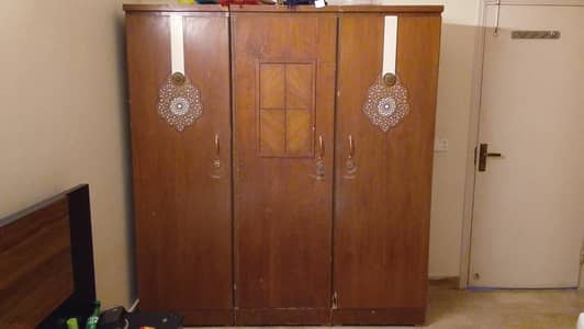 3 doors wardrobe