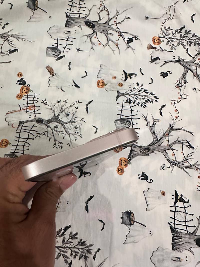 Apple iPhone 13 5