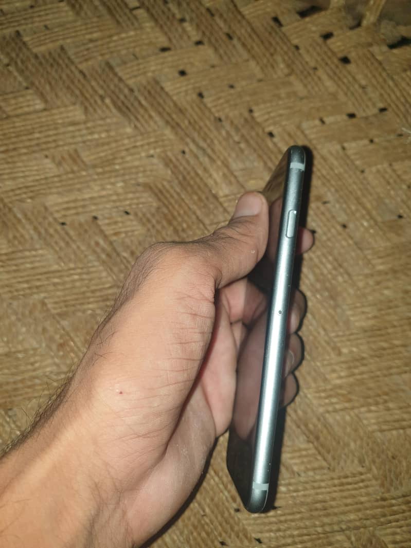 Apple iPhone 6S 4