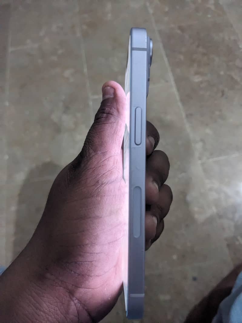 Apple iPhone 14 3