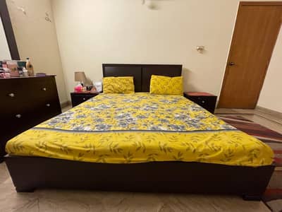 Queen size bed for sale