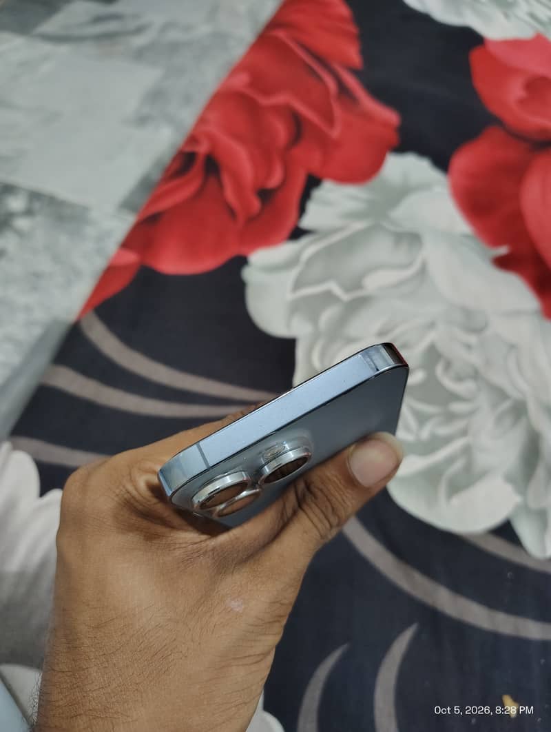 Apple iPhone 13 Pro 2