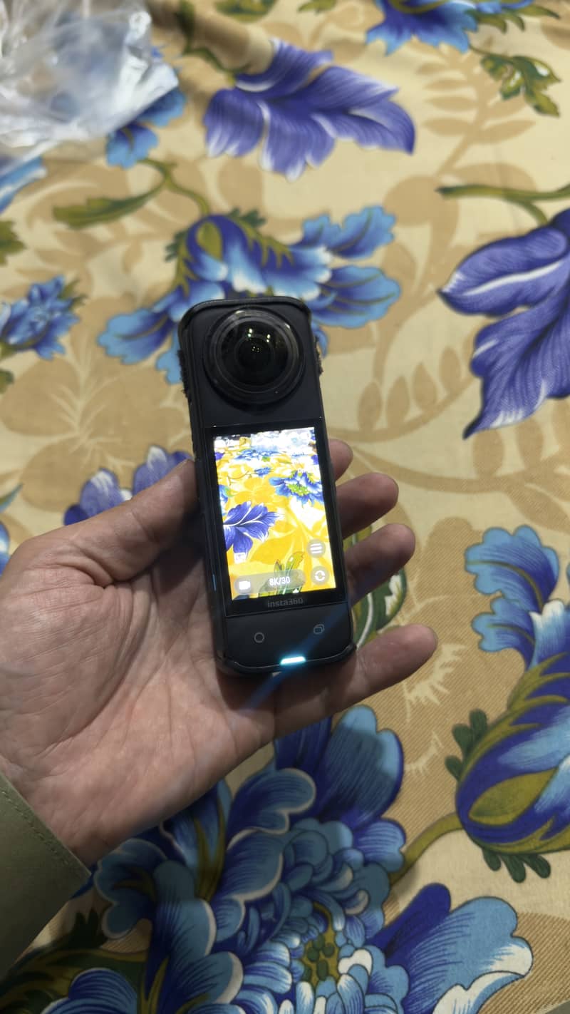 Insta360 0
