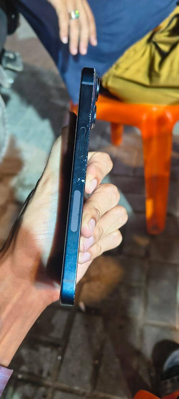 Apple iPhone 14 3